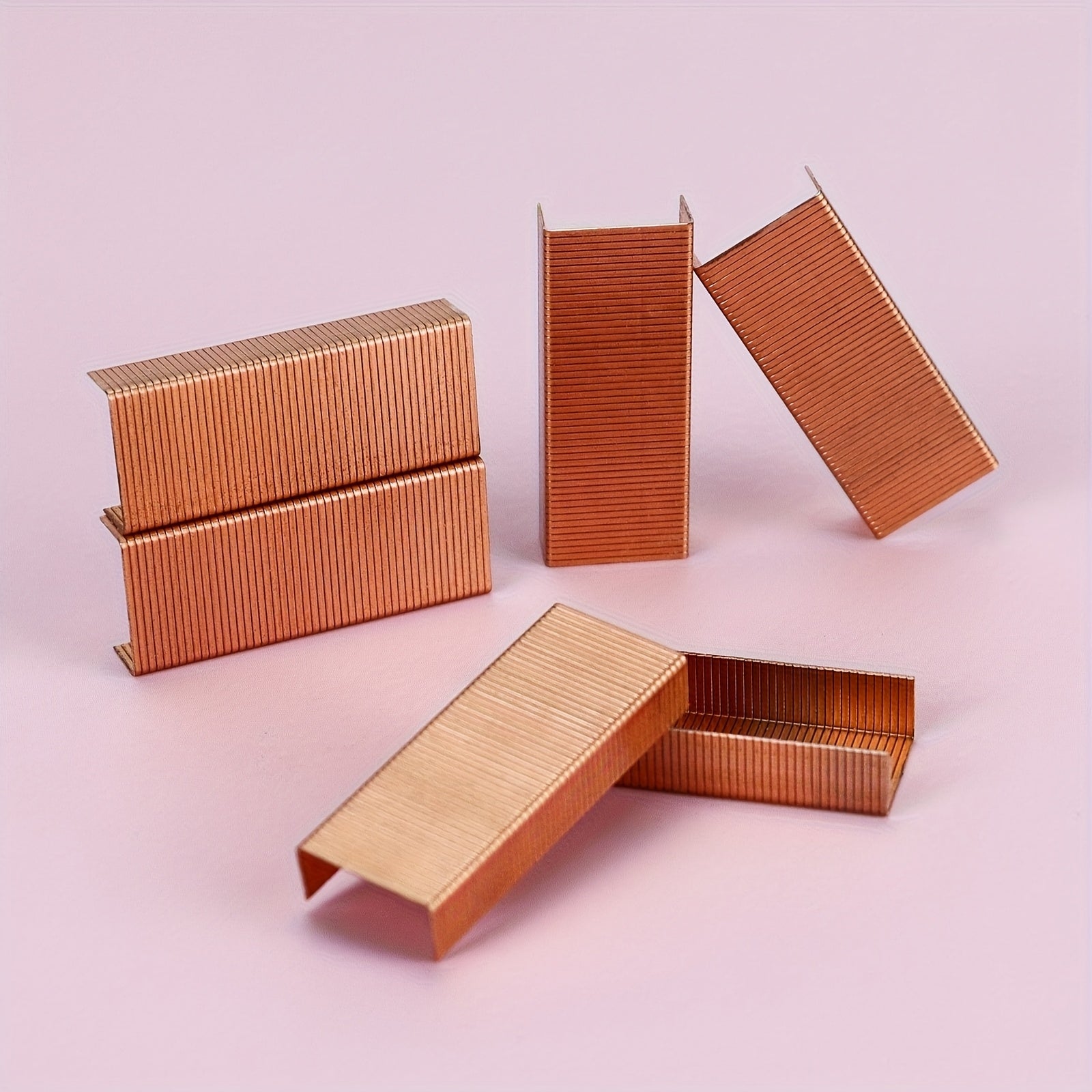 1000pcs 1 Box of Electroplated Rose Golden Staples, 1000pcs\u002FBox, Universal Stapler, 24\u002F6 Stapler, No. 10 Stapler, Can Staple 25 Pages of A4 Paper, for Student Office, Test Paper Data Binding, Durable And Good-Looking